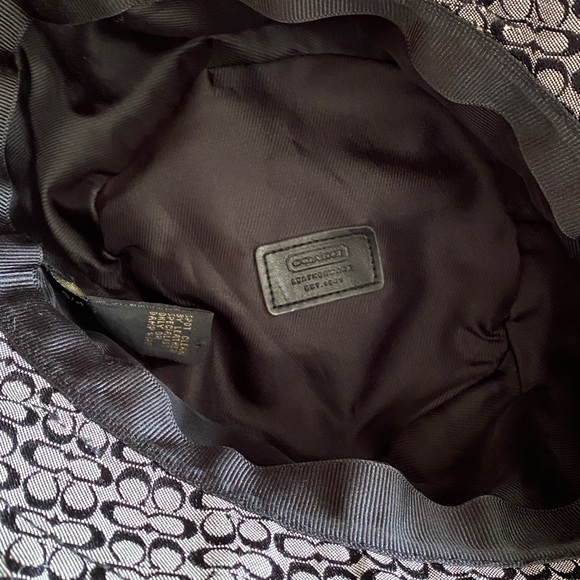 Coach vintage bucket hat, like new, minimal gentle use - Picture 4 of 6